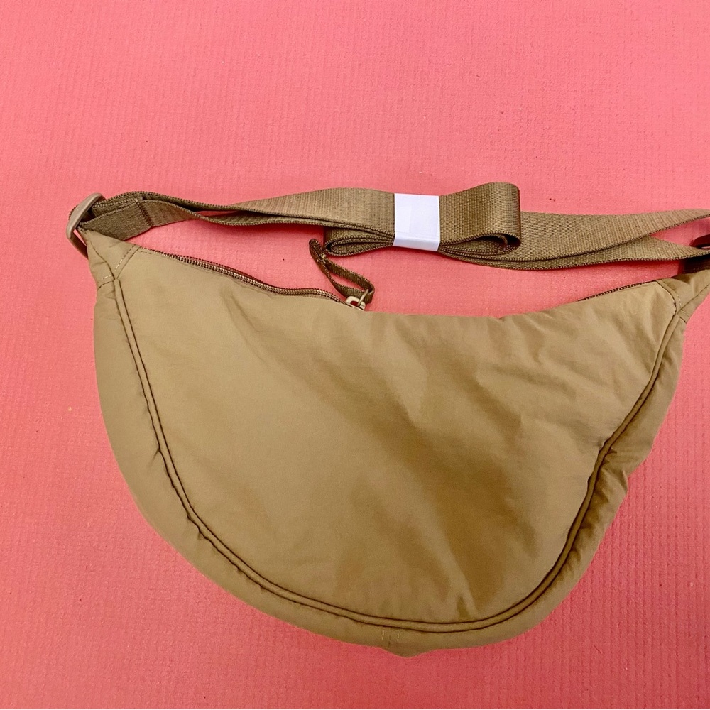 Uniqlo round mini shoulder bag